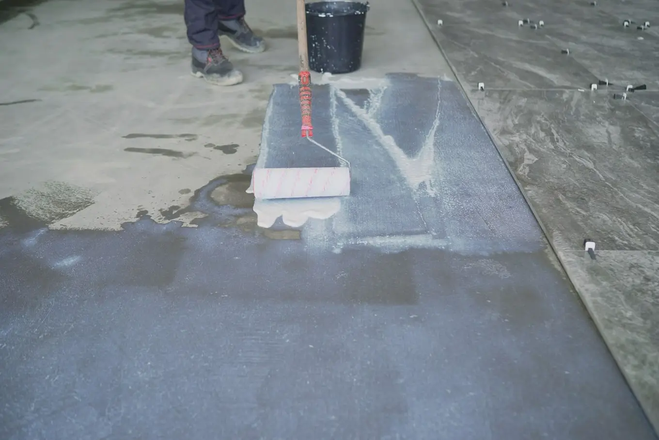 gruntowanie podłogi betonowej